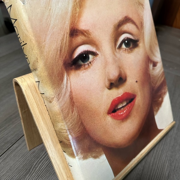Marilyn Monroe book - Picture 2 of 5